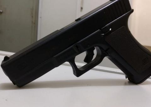 Em Manaus, dupla é presa após fazer arrastões usando arma falsa 