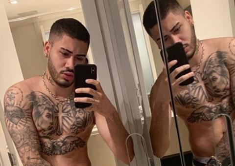 Kevinho exibe formato de 'documento' através de calça e choca seguidores