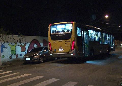Motorista de ônibus esfaqueia flanelinha e atira em três pessoas