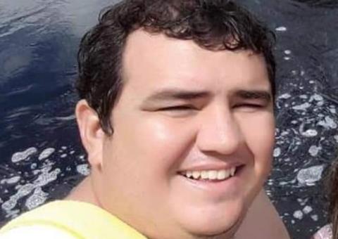 Preso às ferragens, taxista morre ao despencar com carro em barranco na AM 010