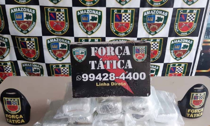 Após denúncia, 12 Kg de drogas são encontrados dentro de lancha em Manaus
