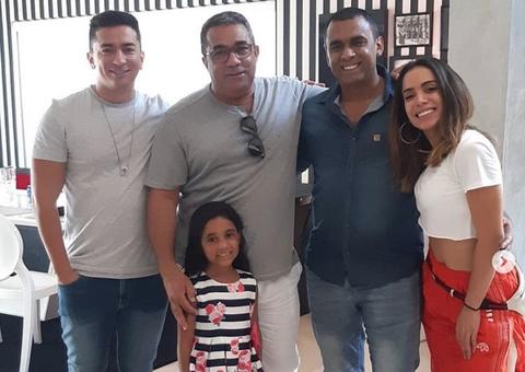 Anitta encontra irmão descoberto após exame de DNA pela 1ª vez