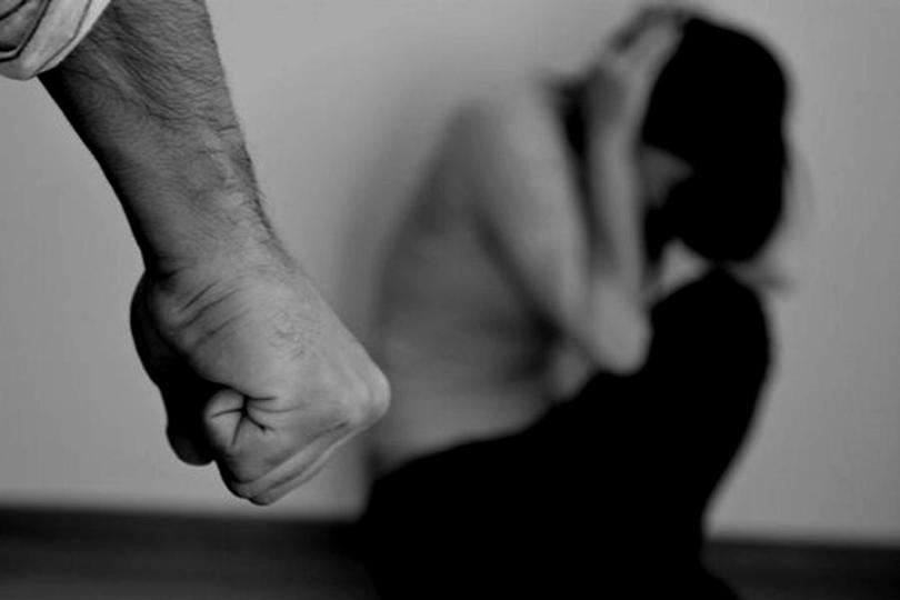 Homem é preso após 'perder a cabeça' e espancar mulher dentro de casa em Manaus