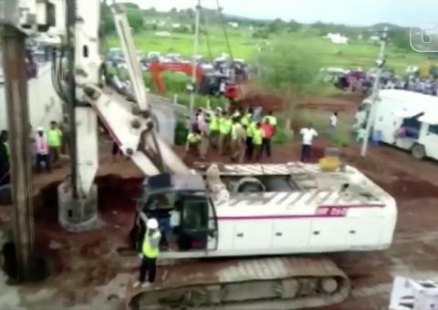 Menino morre após ficar preso por 4 dias em poço
