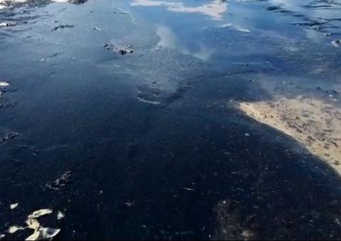 Petrobras diz que vazamento de óleo no mar é a maior agressão ambiental do país
