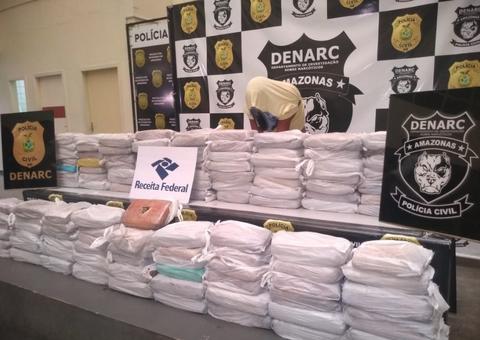 Homem é preso com mais de 100 kg de drogas escondidos em embarcação em Manaus