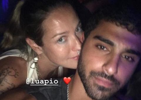 Luana Piovani sobre namoro: 'estou apaixonada como se tivesse 19 anos'