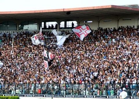 Vasco e Grêmio se enfrentam em São Januário