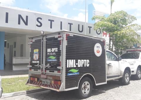 Famílias fazem cadastro no IML para identificar mortos em confronto com a polícia de Manaus