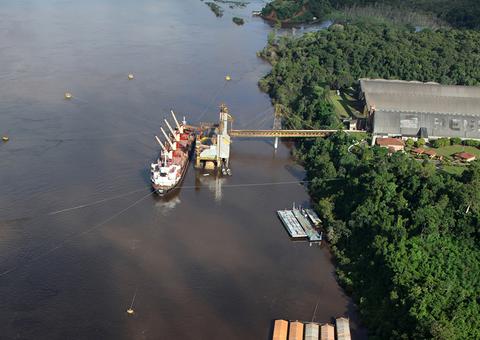 Uma pessoa morre e outra desaparece após embarcação naufragar no Amazonas