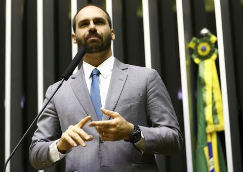 Eduardo Bolsonaro se desculpa por declaração sobre AI-5
