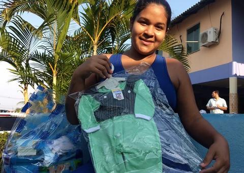 Baby Chá Solidário da Maternidade do Alvorada entrega kits às mães sem enxoval