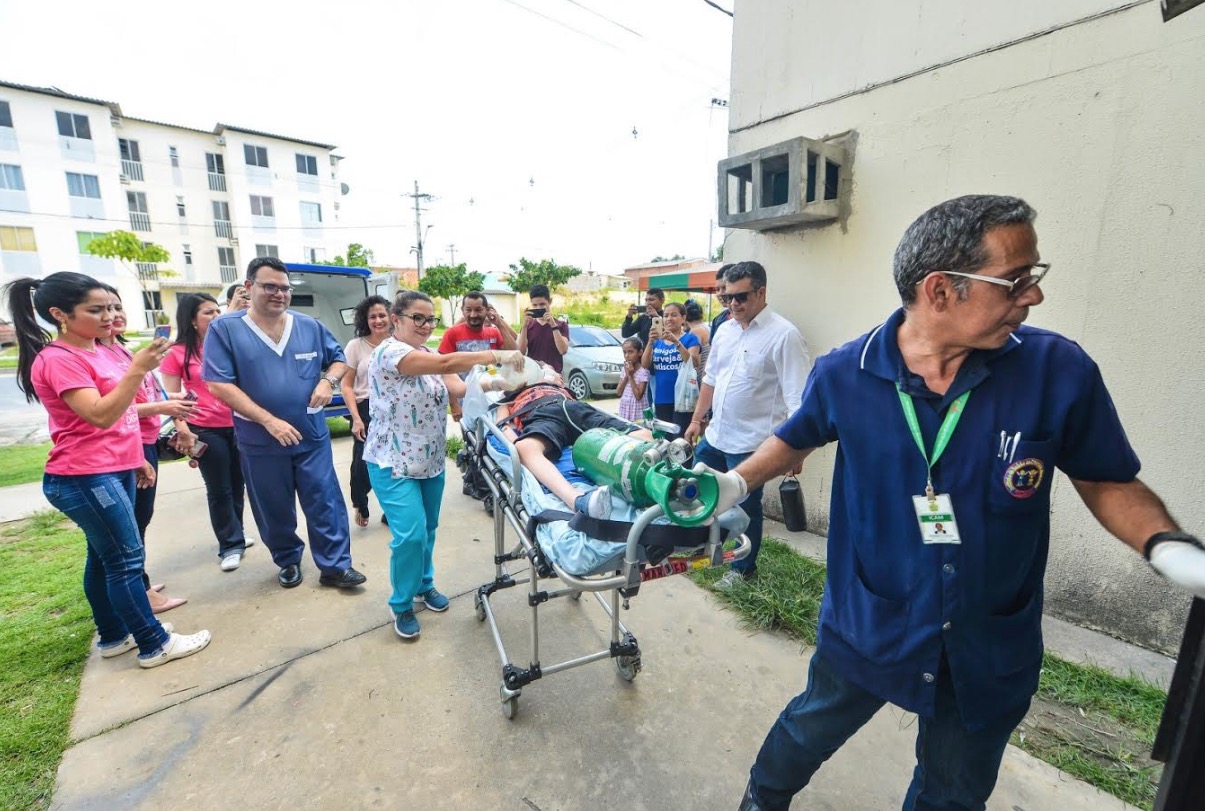 Menino com síndrome rara volta para casa após três anos vivendo em hospital de Manaus 