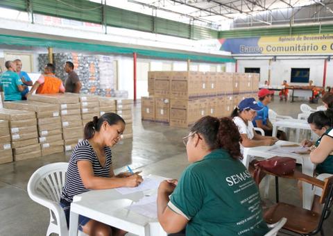 Prefeitura dá continuidade à entrega de kits de donativos às famílias do Educandos