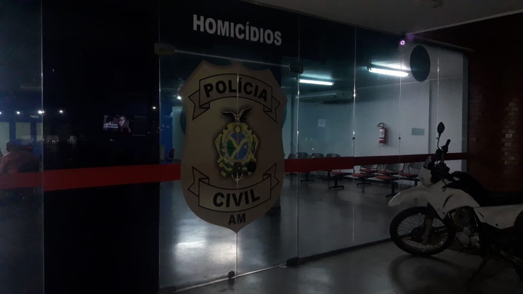 Mulher é presa suspeita de participar de assassinato de motorista de app em Manaus 