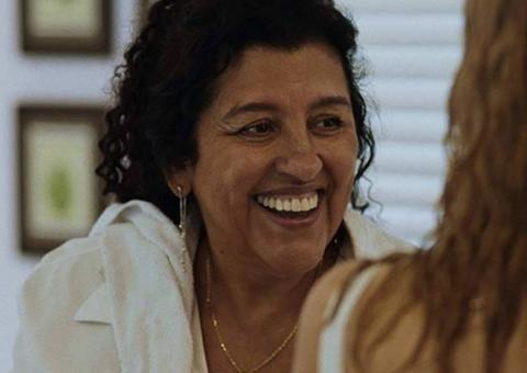 Regina Casé recebe prêmio de Melhor Atriz em festival na Turquia