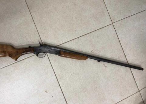 'Desfilando' por ruas armado por espingarda, homem é preso em Manaus