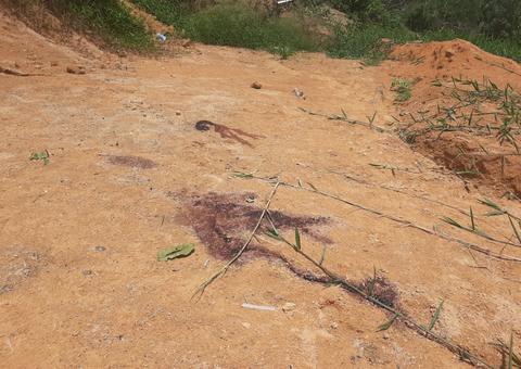 Com vários 'buracos' pelo corpo, jovem é achado morto em barranco de invasão em Manaus