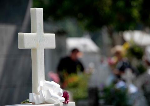 600 mil pessoas visitam cemitérios em Manaus no dia de Finados