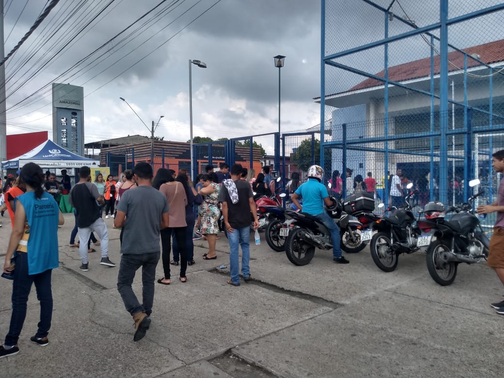 Com movimentação tranquila, escolas fecham os portões e dão início as provas do Enem em Manaus