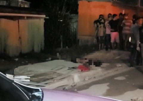 Homem corre para fugir de assassino mas é executado no meio da rua em Manaus