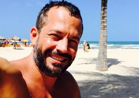 Malvino Salvador afirma que não vê problemas em levar cantada de homem: 'Eu acho legal'