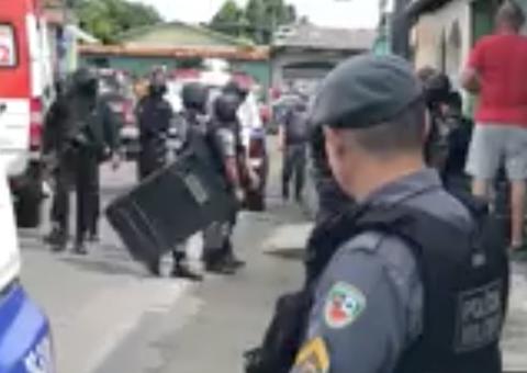 Após fazer adolescente refém por mais de 3h, homem se entrega a polícia em Manaus