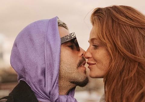 Pedro Scooby oficializa namoro com modelo e faz desabafo: 'pra frente é que se anda'