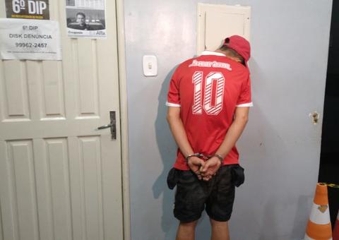 Em Manaus, homem é preso com bolsa de criança cheia de drogas e chora na delegacia