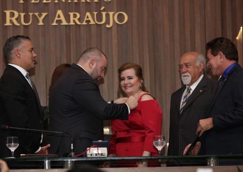 Presidente do TCE recebe Medalha Ruy Araújo da Aleam