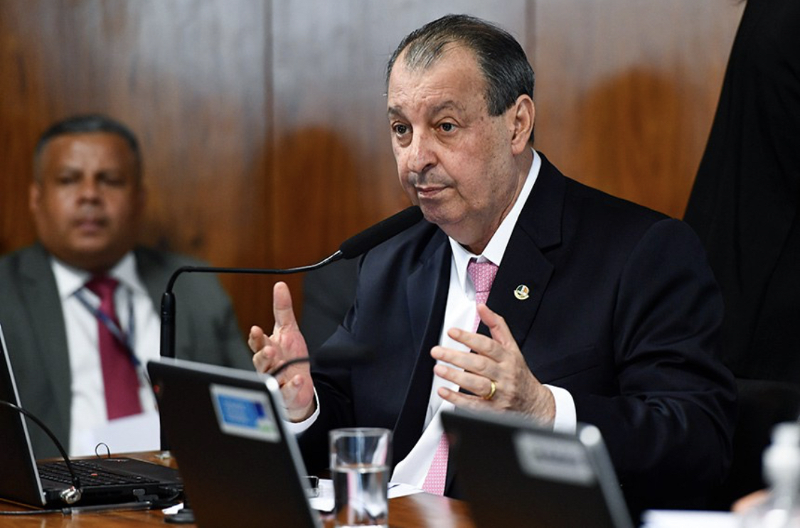 Omar defende PEC das drogas e políticas públicas para tratar dependentes