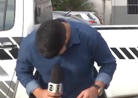 Repórter tem crise de riso ao ser interrompido por gato em gravação