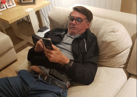 PGR diz que Bolsonaro tem direito de bloquear quem quiser em sua rede social