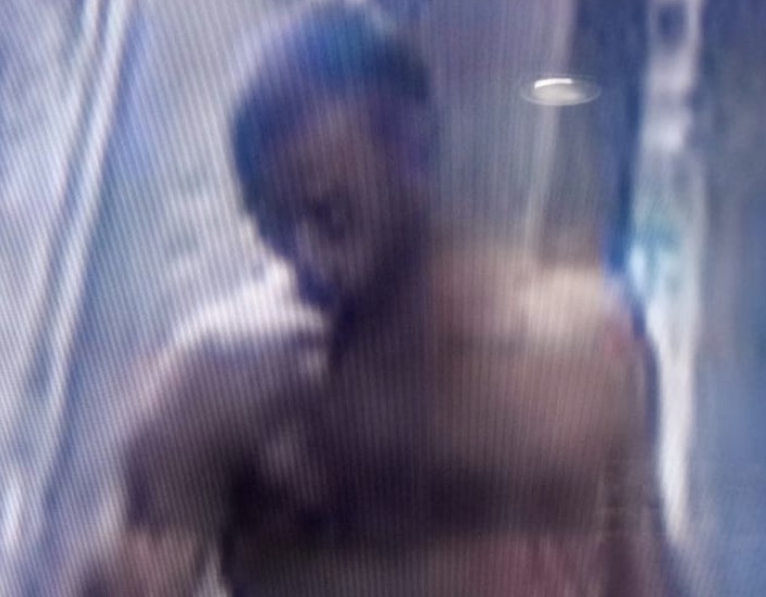 Em Manaus, 'Taradão da Feira' é flagrado tocando partes íntimas na frente de crianças