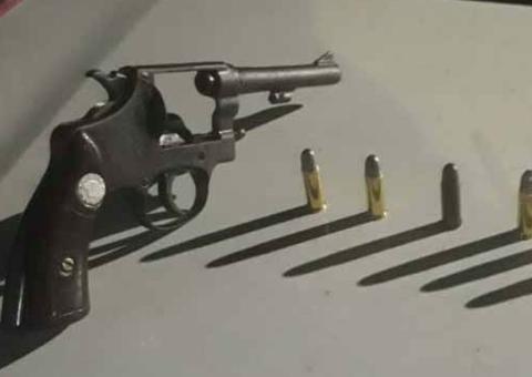 Bêbado e armado, homem é preso ao fugir de posto de combustível sem pagar conta em Manaus