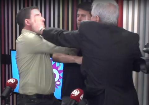 'Nem mulher briga tão feio que nem você', diz Emílio a Glenn Greenwald