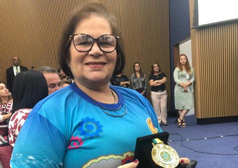 Diretora do Lar Batista Janell Doyle recebe homenagem em Brasília
