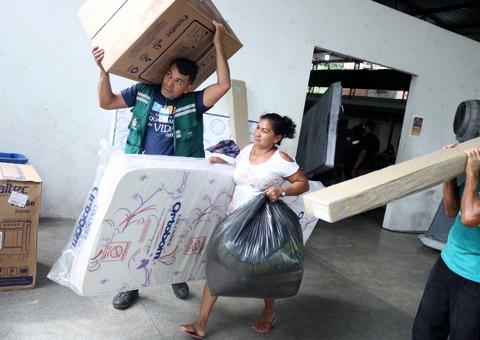 Prefeitura continua com a entrega de donativos às famílias do Educandos