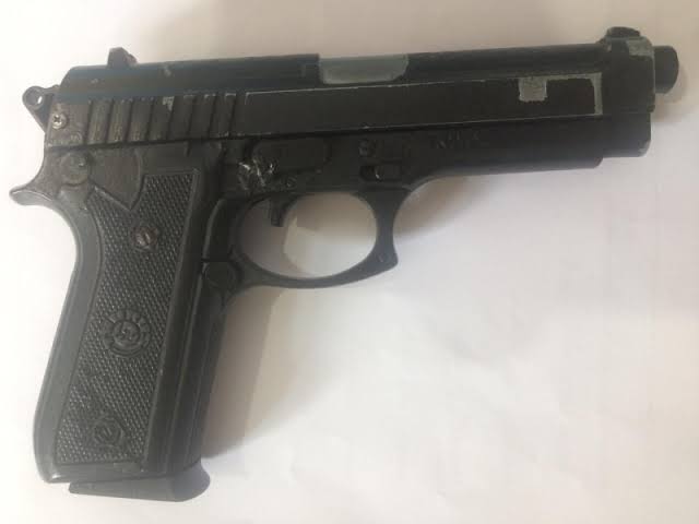 Usando arma de airsoft, dupla rouba carro mas é perseguida e presa em Manaus