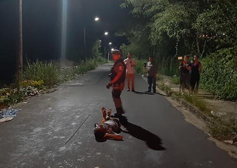 Com marca de estrangulamento, corpo de adolescente é desovado em rua de Manaus