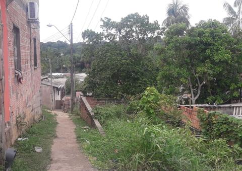 Embriagado, idoso morre ao despencar de escada em Manaus