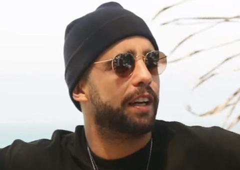 Em Portugal, Pedro Scooby posa ao lado dos filhos na casa de Luana Piovani 