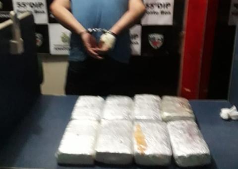 Apontado como 'transportador', homem é preso com mochila cheia de drogas no Amazonas