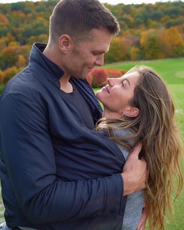 Gisele Bündchen encanta seguidores com foto romântica ao lado de Tom Brady