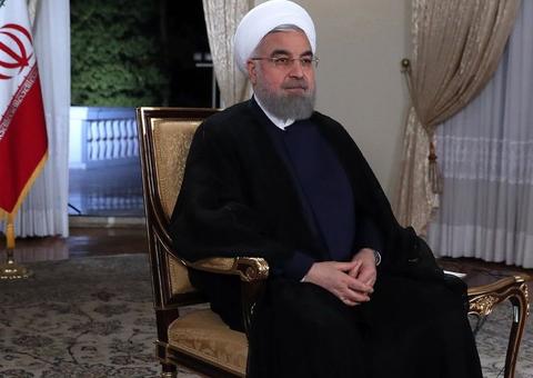 Irã anuncia descoberta de grande campo de petróleo