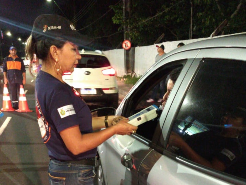 Motorista é detido e outros 26 são flagrados por embriaguez em Manaus