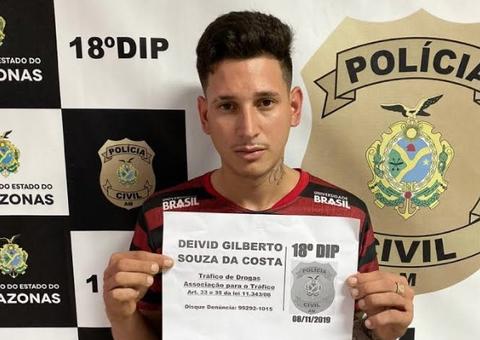 Homem é surpreendido pela polícia e preso suspeito de tráfico de drogas em Manaus