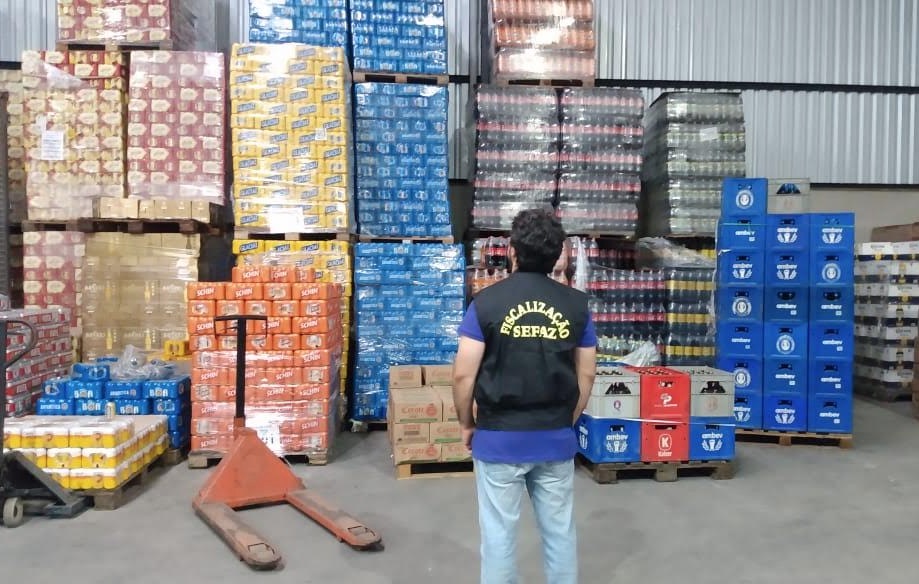 Com cerveja e whisky, carga de bebidas avaliada em R$ 5 milhões é apreendida em Manaus