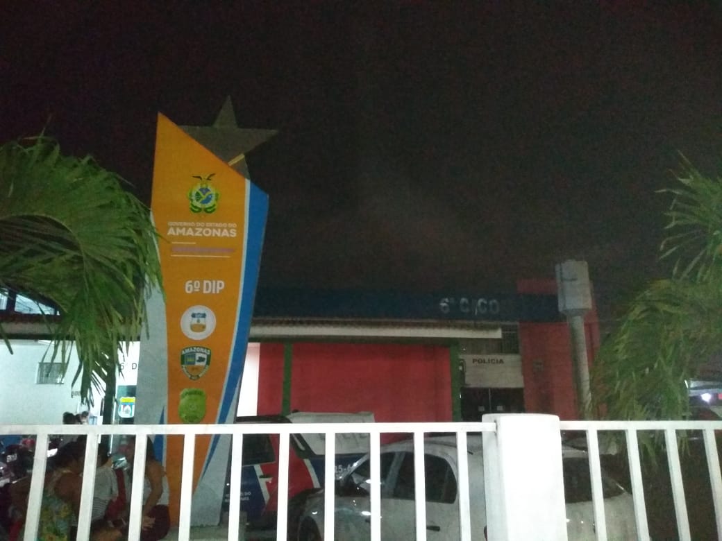 Bebê é levado às pressas para hospital após desmaiar ao comer maconha do pai em Manaus