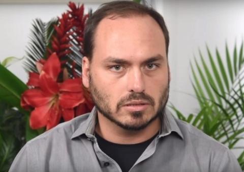 Carlos Bolsonaro some das redes sociais